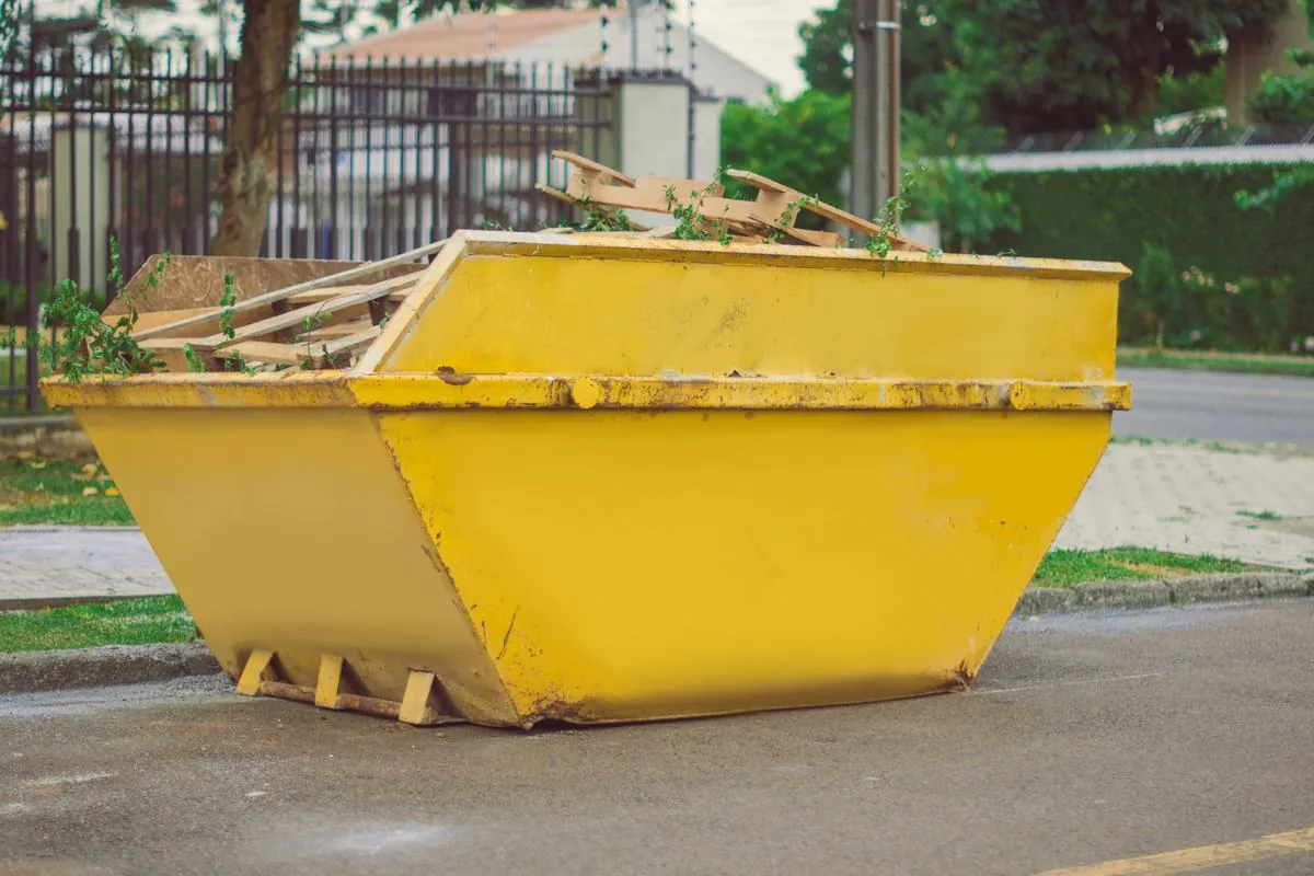 Caçamba de entulho 7m³ para grandes obras